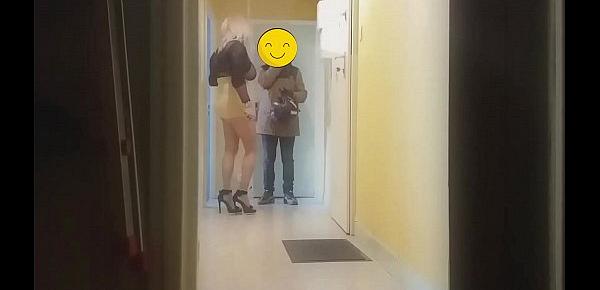milf suce un jeune coursier